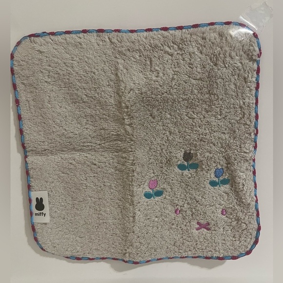 Miffy Face/Hand Towel - Picture 2 of 8